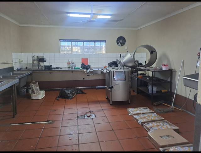 830M² BUSINESS FOR SALE IN OOS EINDE